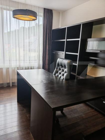 Casă cu 5 camere cu Teren 1000 Mp în Central