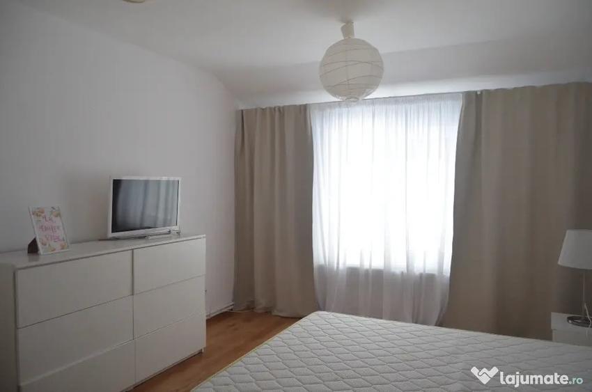 Apartament cu 3 camere decomandat în Poiana Țapului