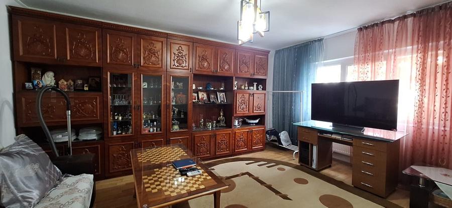 Apartament cu 3 camere decomandat, mobilat în Unirii