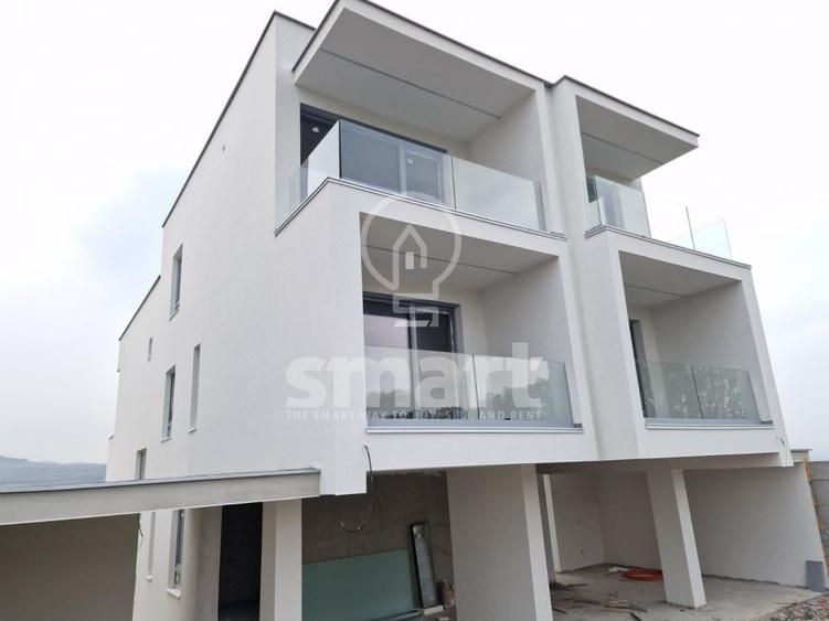 Duplex cu 4 camere semidecomandat cu Garaj în Borhanci