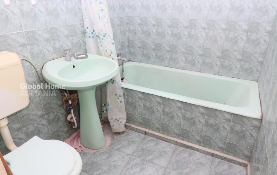 Apartament cu 3 camere semidecomandat în 1 Mai