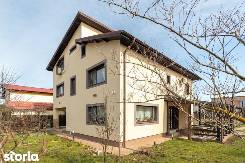 Casă cu 7 camere cu Garaj în Brănești