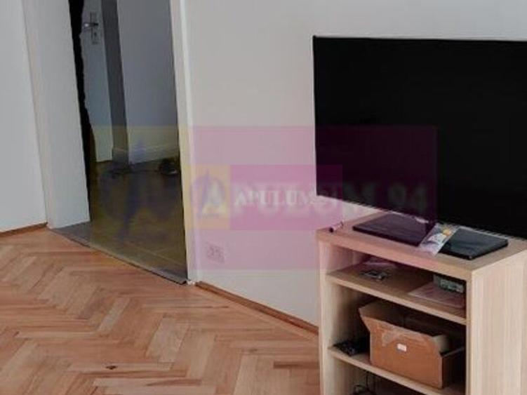 Apartament cu 3 camere decomandat, mobilat în Splaiul Unirii