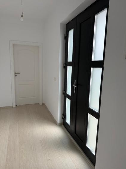 Casă individuală cu 4 camere cu Canalizare în Giroc