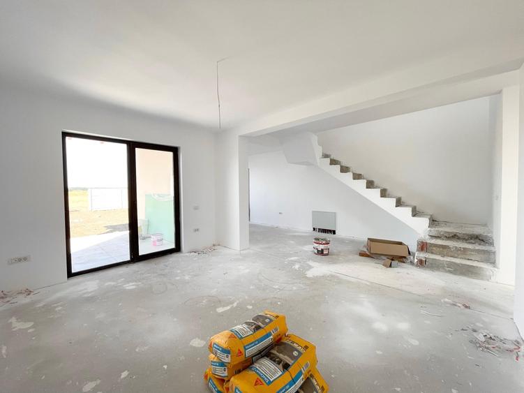 Duplex cu 4 camere cu Canalizare în Moșnița Veche