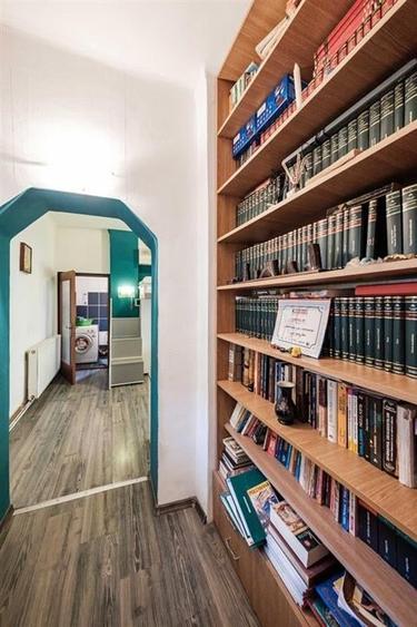 Apartament cu 3 camere semidecomandat, mobilat în Central