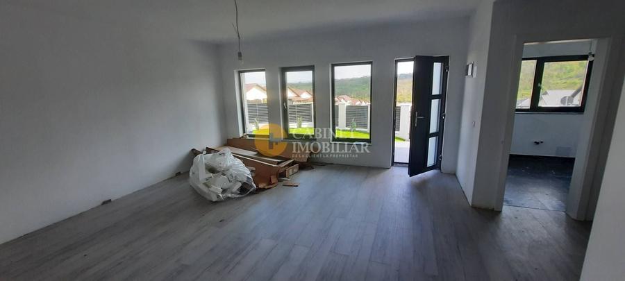Duplex cu 4 camere cu Canalizare în Valea Adâncă