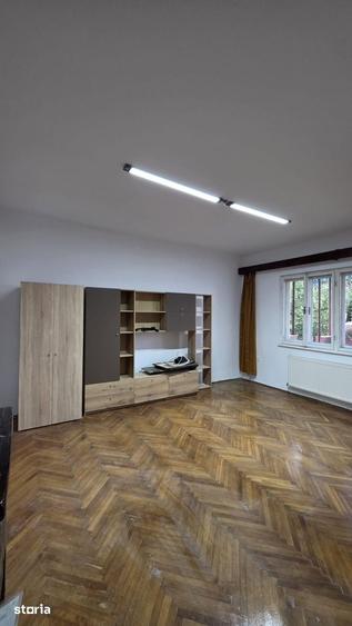 Casa de 3 camere, 130 mp., curte si gradina in zona Micro 1 - 5