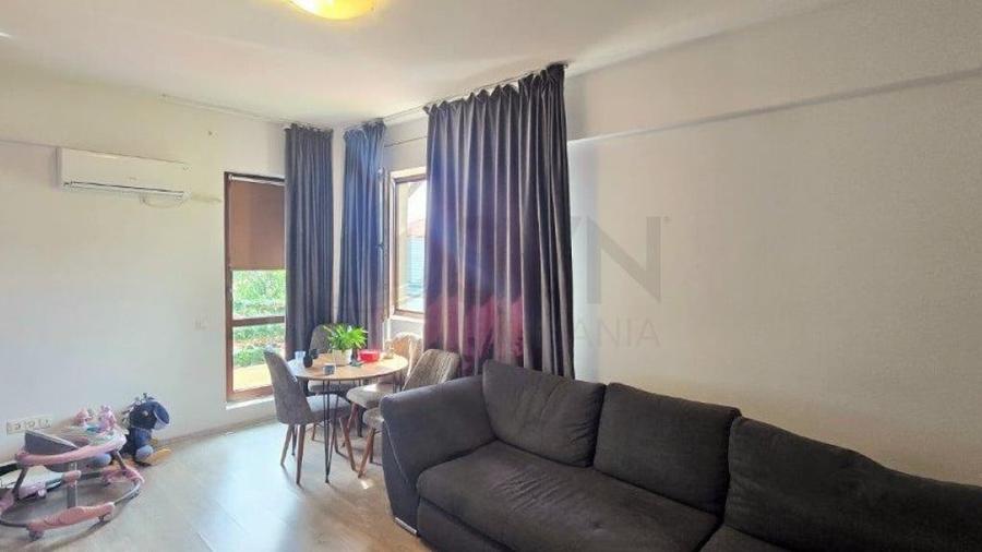 Apartament cu 3 camere decomandat în Jiului