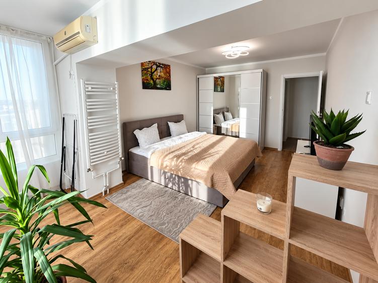 Apartament cu 3 camere decomandat în Faleză