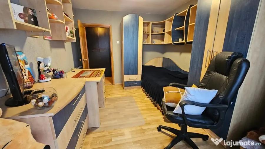 Apartament cu 4 camere decomandat în Găvana