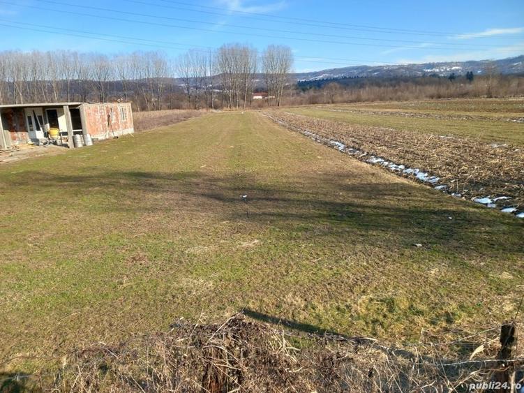 Teren de 2500 mp, în Mihăești