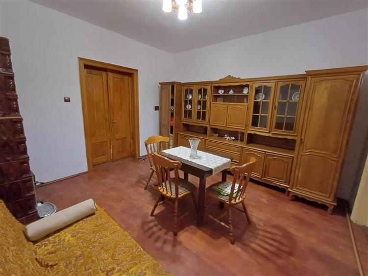 Casă individuală cu 5 camere cu Canalizare în Sud