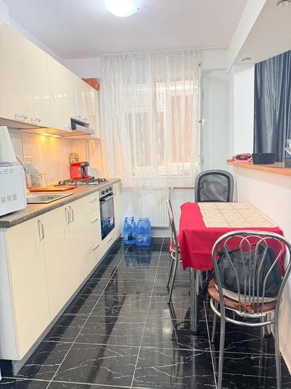 Apartament semidecomandat în Baba Novac