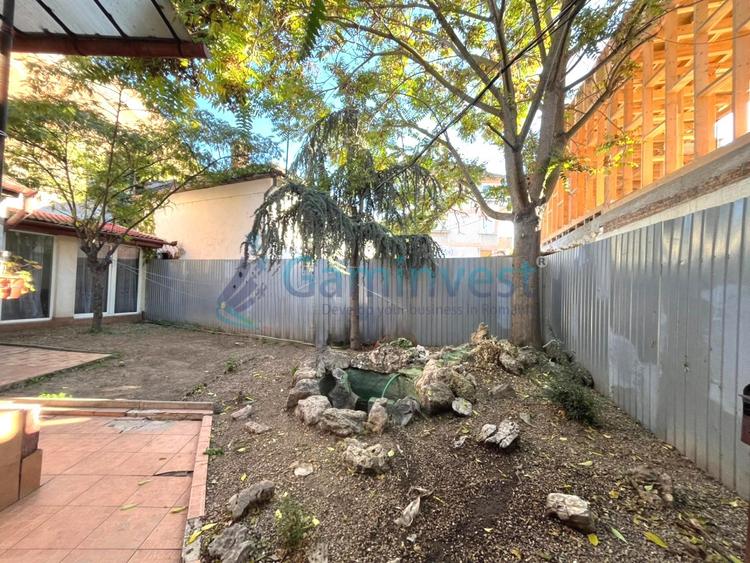 Casă individuală cu 4 camere cu Canalizare în Ultracentral