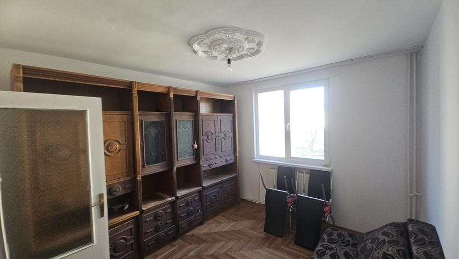 Apartament cu 3 camere decomandat în Calea Romanului