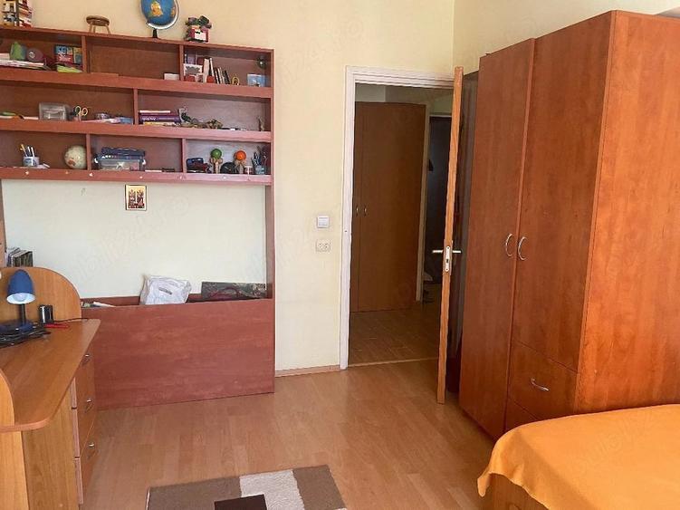 Apartament cu 2 camere decomandat în Victoriei
