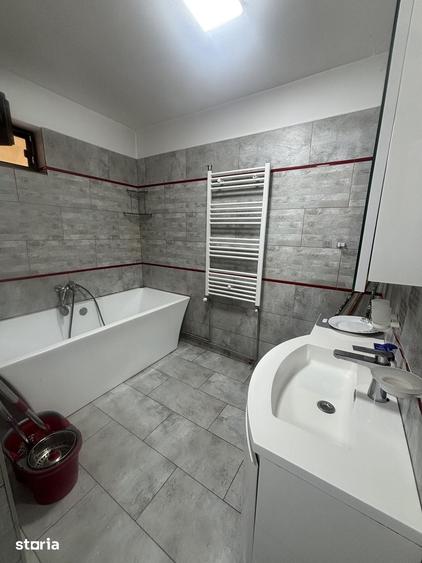 Casă cu 8 camere cu Teren 50 Mp în Central