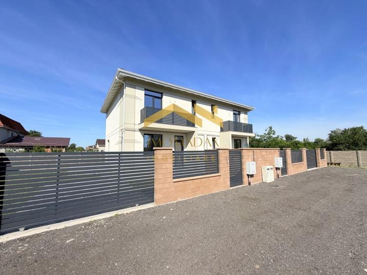 Duplex cu 4 camere cu Canalizare în Utvin