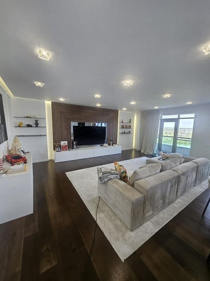 Penthouse cu 5 camere, mobilat în Tei