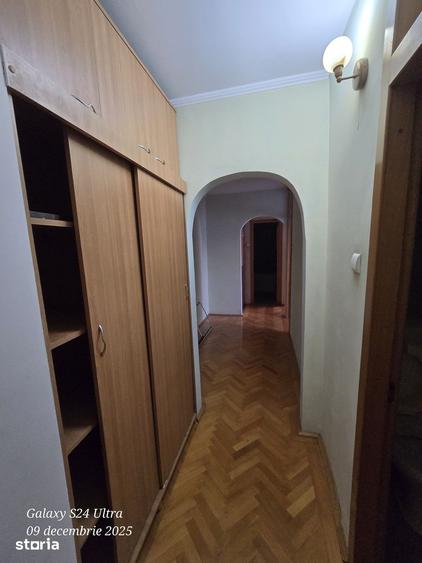 Apartament cu 3 camere decomandat în Calea București