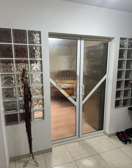 Apartament cu 3 camere decomandat, mobilat în Anda