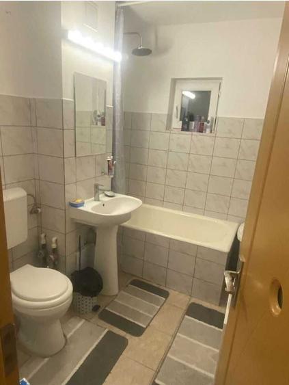 Apartament cu 2 camere decomandat în Rovine