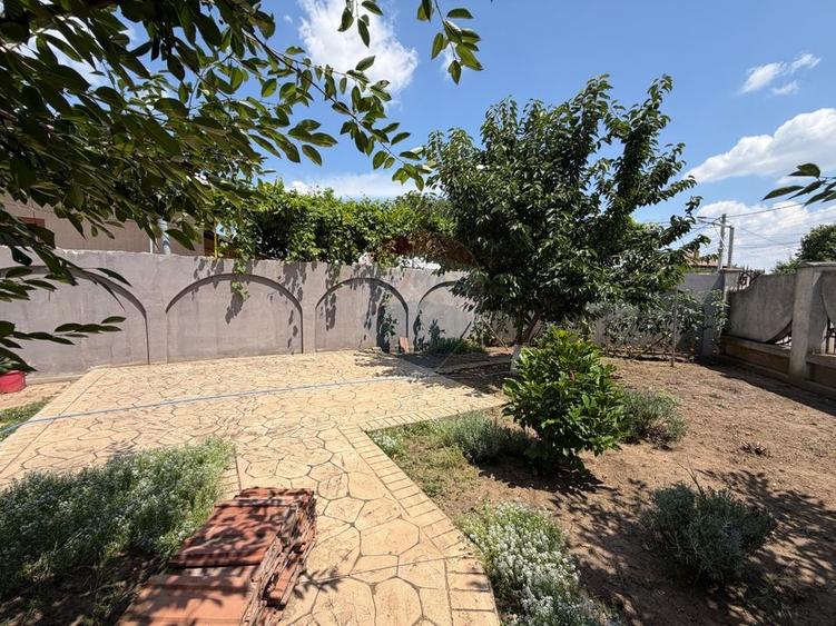 Casă individuală cu 4 camere cu Teren 557 Mp în Central