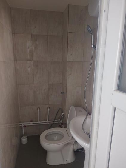 Garsonieră decomandată în Romană