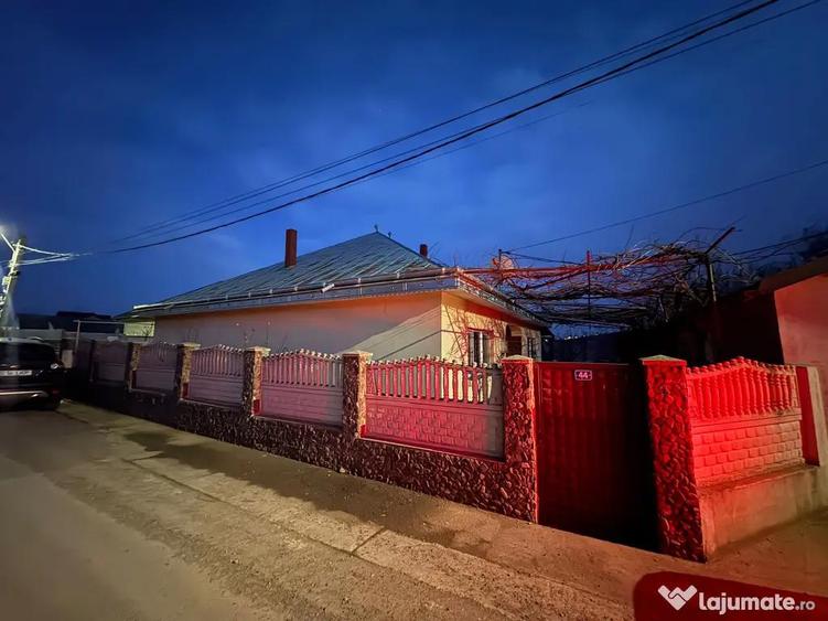 Casă cu 3 camere în Ion Neculce