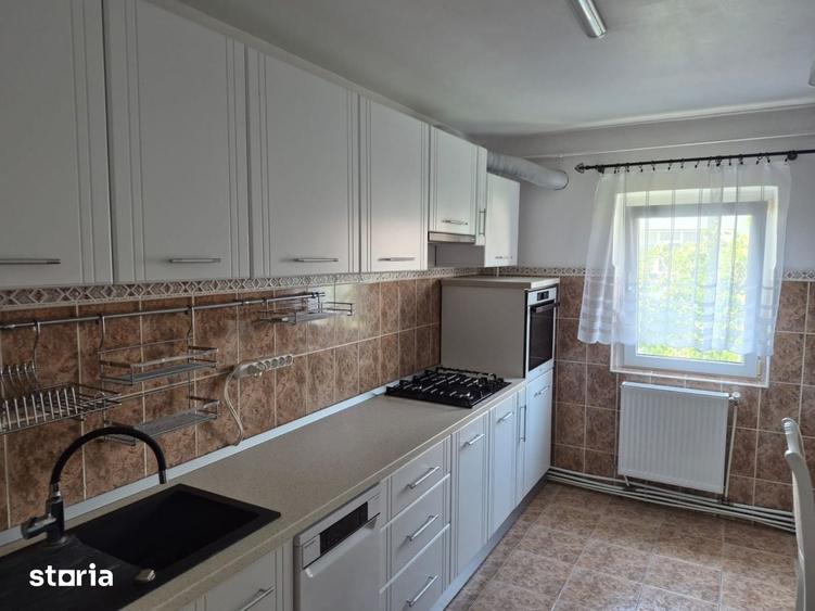 Apartament cu 3 camere decomandat în Ștefan cel Mare