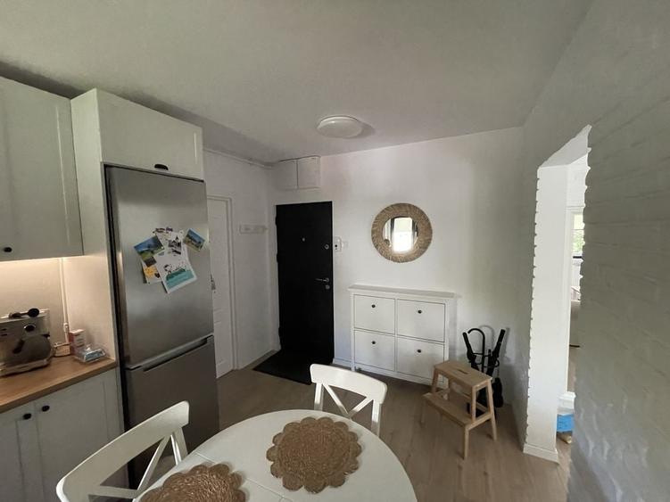 Apartament cu 3 camere semidecomandat în Astra