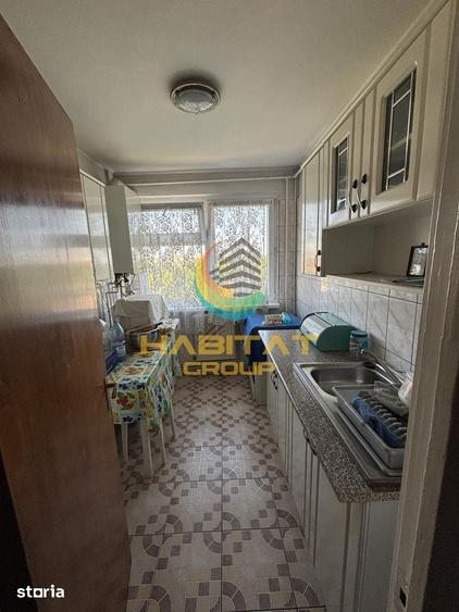 Apartament cu 3 camere semidecomandat în Berceni
