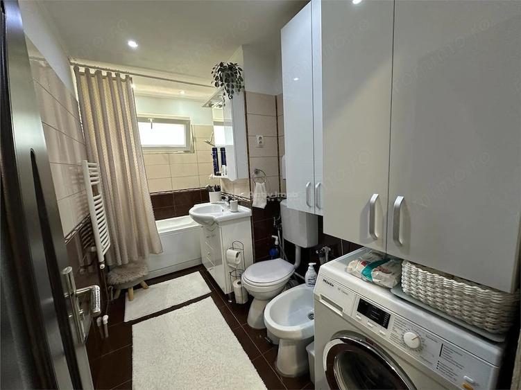 Apartament cu 3 camere decomandat în Moroasa 2