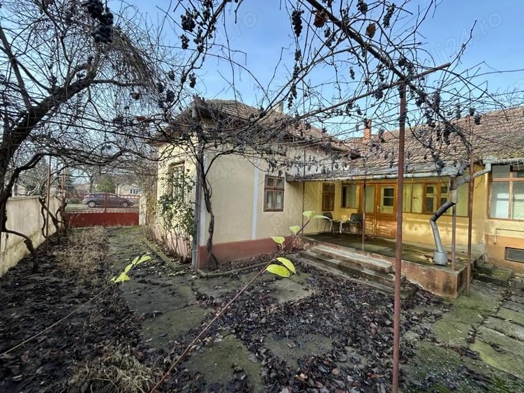 Casă cu 4 camere cu Teren 1500 Mp în Mândruloc