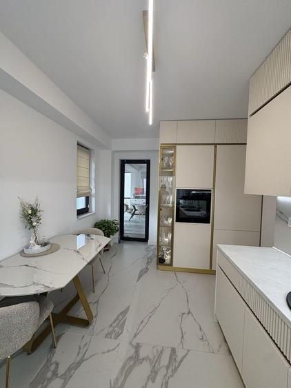 Apartament cu 4 camere decomandat, mobilat în Central