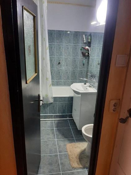 Apartament cu 3 camere decomandat în Eremia
