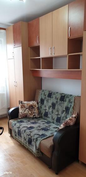 Apartament cu 3 camere, mobilat în Florilor