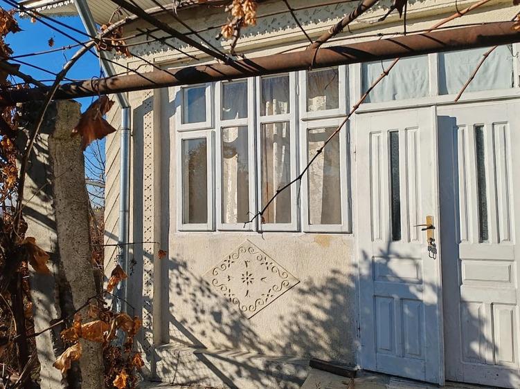 Casă cu 2 camere cu Teren 810 Mp în Leorda