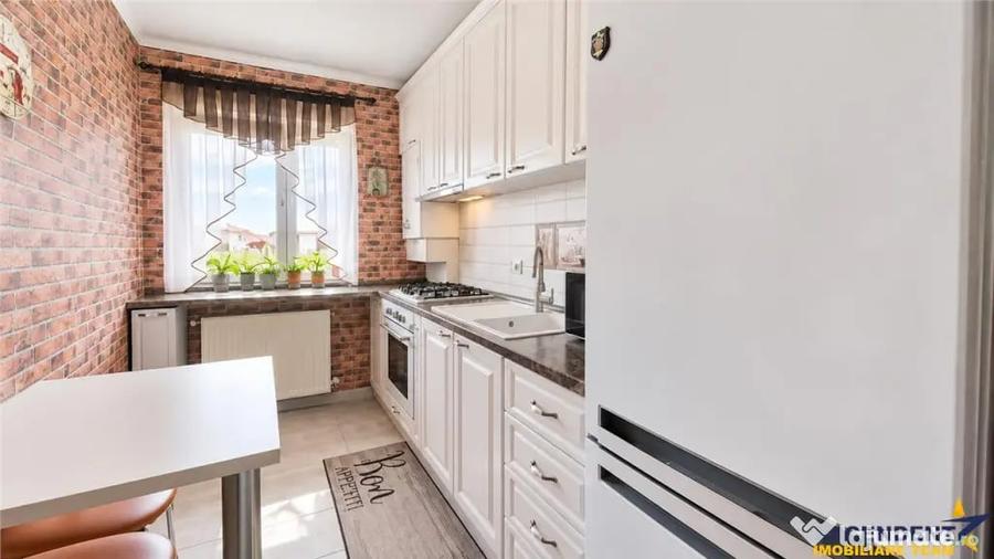 Apartament cu 2 camere decomandat în Florilor