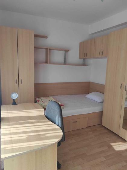 Apartament cu 3 camere semidecomandat în Zorilor