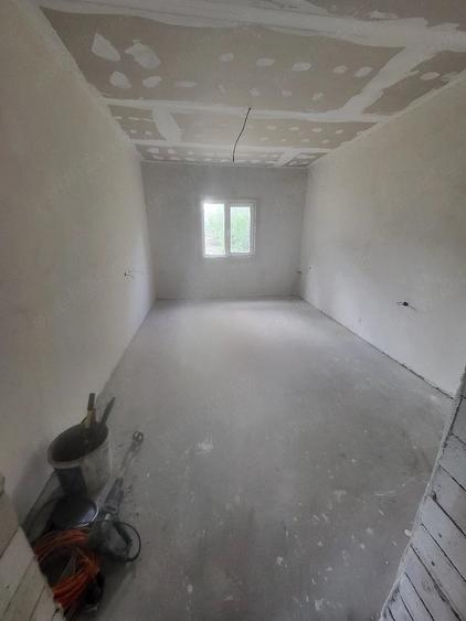 Casă cu 3 camere cu Teren 250 Mp în Lumina