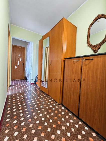Apartament cu 3 camere în Micro 20