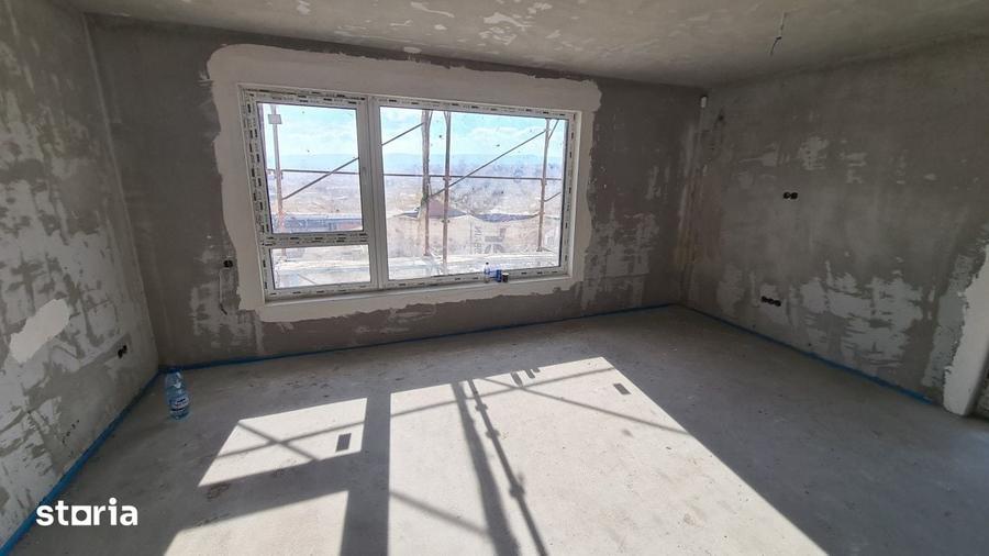 Casă cu 5 camere cu Teren 220 Mp în Dâmbul Rotund
