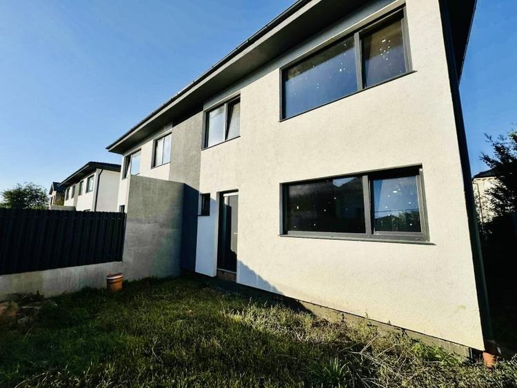 Duplex cu 4 camere cu Canalizare în Gilău