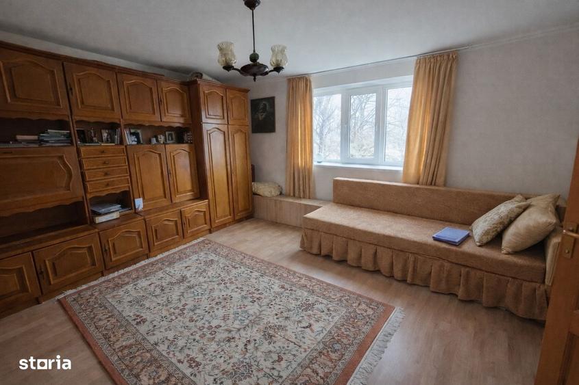 Casă cu 3 camere cu Teren 4300 Mp în Secuieni