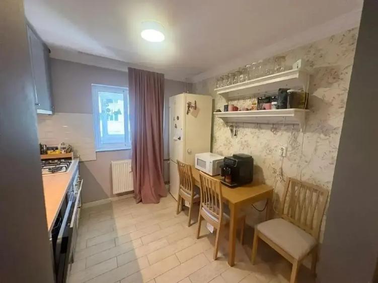 Apartament cu 3 camere decomandat, mobilat în Sebastian