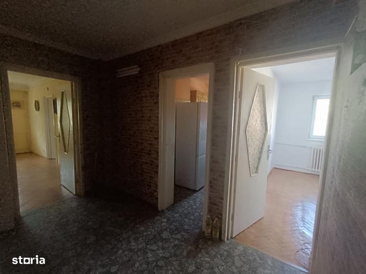 Apartament cu 4 camere în Roșu