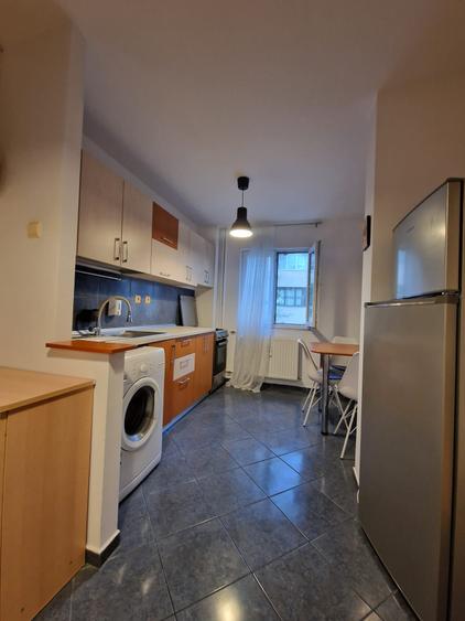 Apartament cu 3 camere semidecomandat în Titan