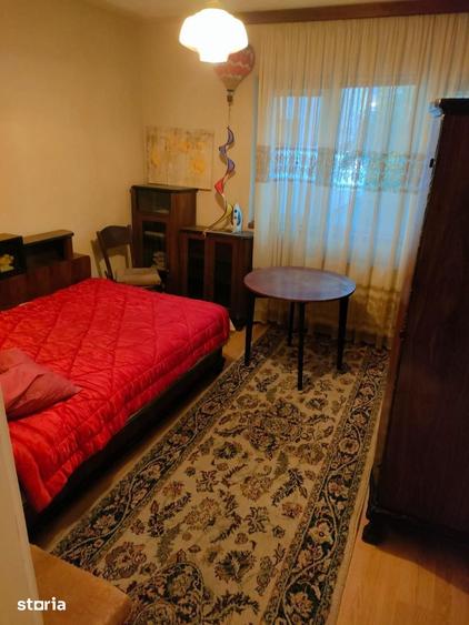 Apartament cu 4 camere decomandat în Podu Roș